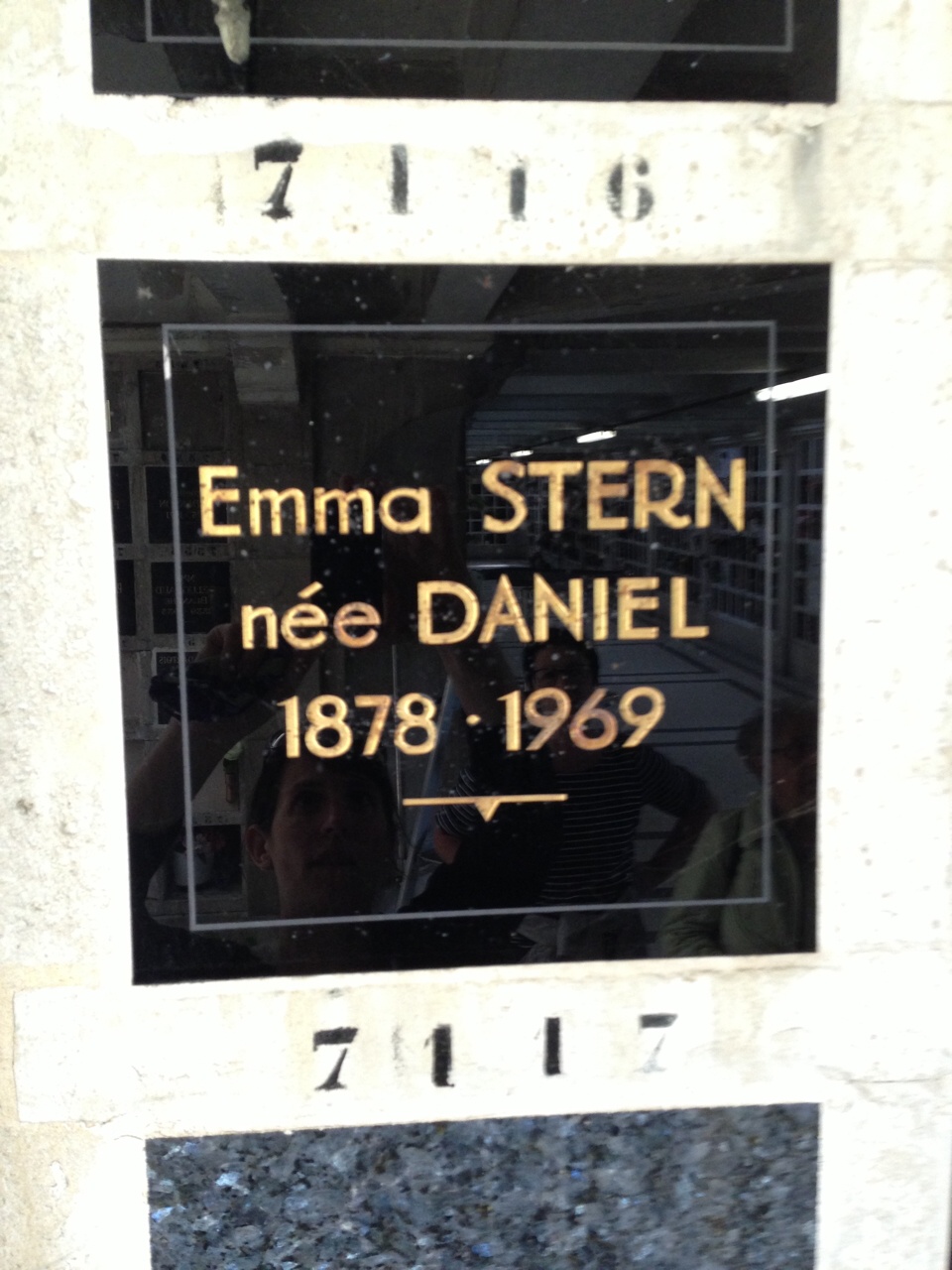 Urnentafel von Emma Stern im Columbarium von Père Lachaise, Paris 2013, Foto: Erna Herrmann, Lebach