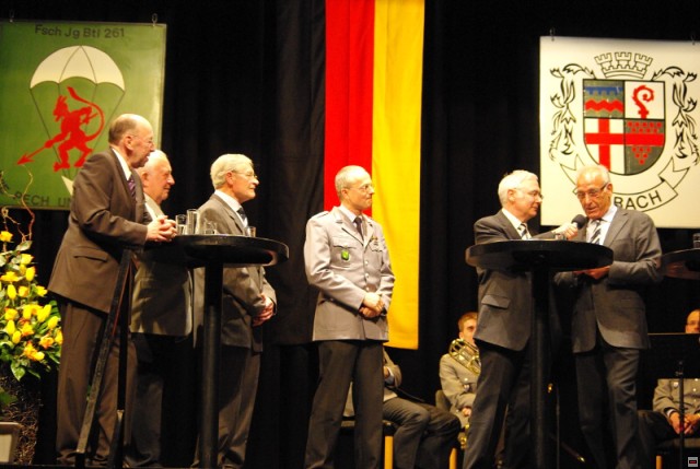 img00195.jpg