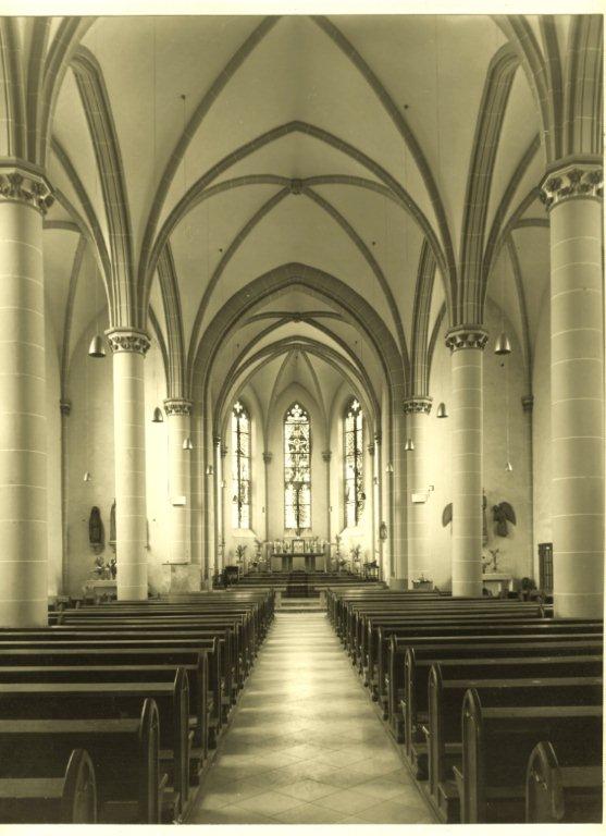 Lebacher Pfarrkirche Anfang der 60er Jahre vor den durch das 2. vatikanische Konzil ausgelösten Veränderungen; Fotoarchiv: Eva Harig